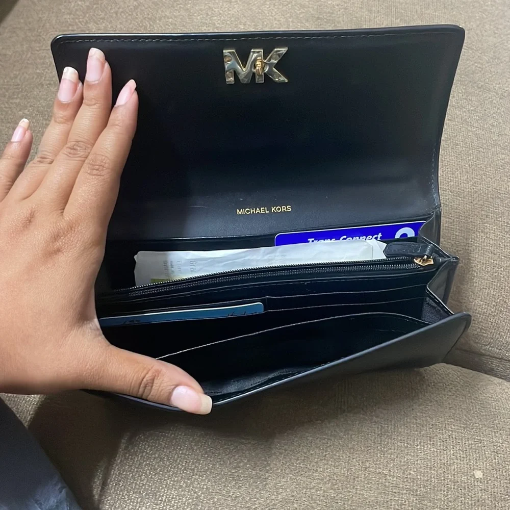 Michael Kors Sutton Wallet - Picture 6 of 11